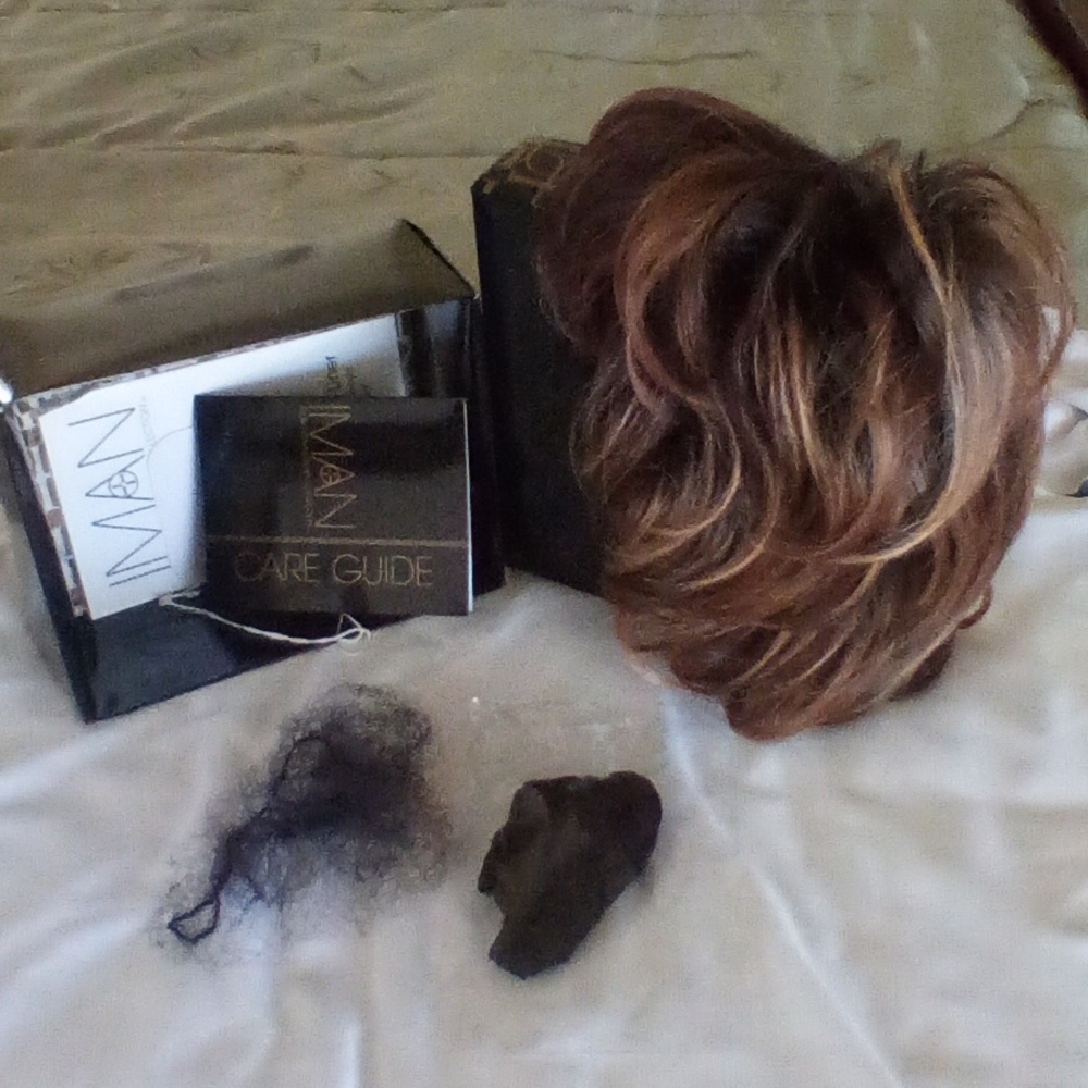 NWOT IMAN brown highlighted short wig. Never worn.